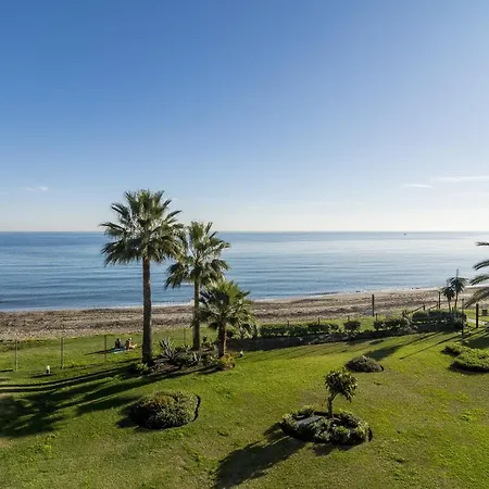 Hb - Comfortable Beachfront Holiday Apartment Estepona Exterior photo