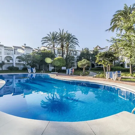 Hb - Comfortable Beachfront Holiday Apartment Estepona Exterior photo