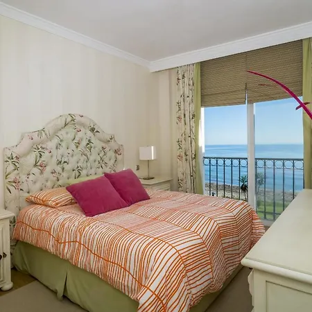 Hb - Comfortable Beachfront Holiday Apartment Estepona Exterior photo